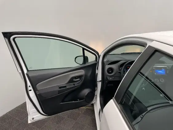TOYOTA YARIS III - voiture d'occasion - Photo 19