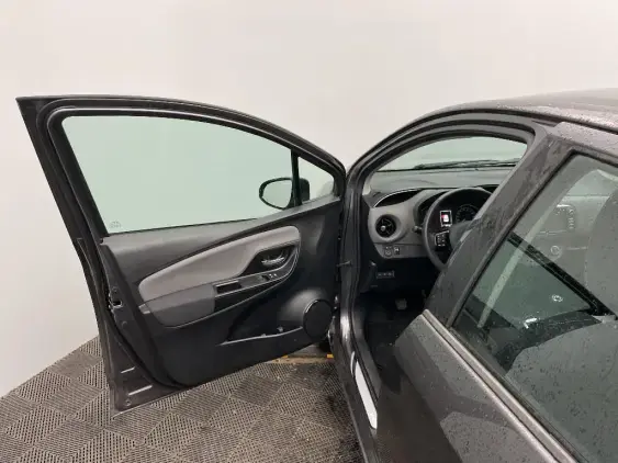 TOYOTA YARIS III - voiture d'occasion - Photo 19