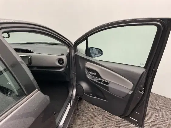 TOYOTA YARIS III - voiture d'occasion - Photo 20