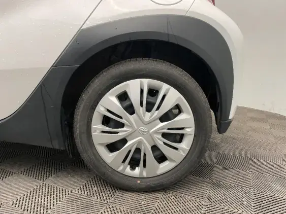 TOYOTA AYGO X - voiture d'occasion - Photo 24