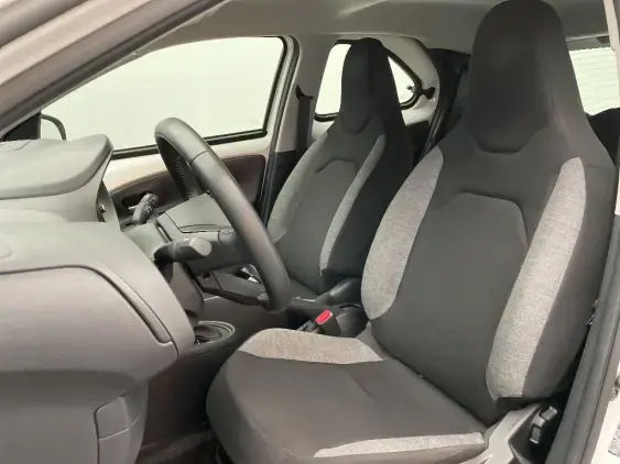 TOYOTA AYGO X - voiture d'occasion - Photo 18