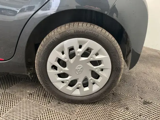 TOYOTA AYGO II - voiture d'occasion - Photo 24