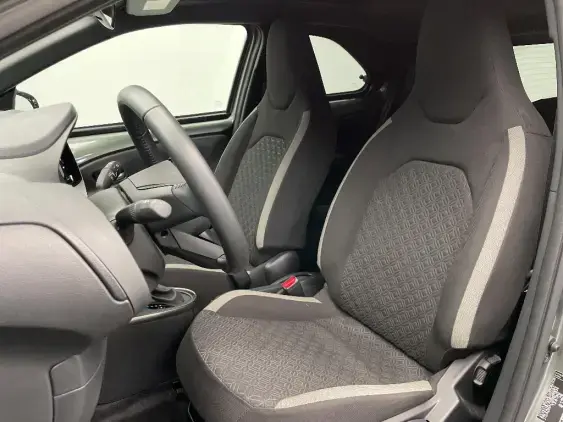 TOYOTA AYGO X - voiture d'occasion - Photo 18