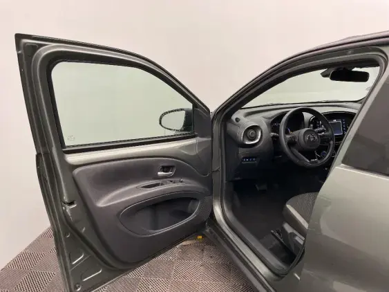 TOYOTA AYGO X - voiture d'occasion - Photo 19