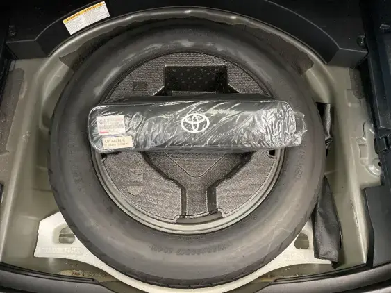 TOYOTA RAV4 V - voiture d'occasion - Photo 17