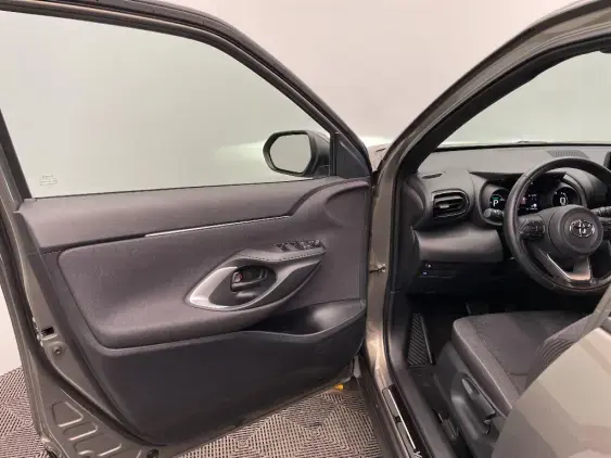 TOYOTA YARIS CROSS I - voiture d'occasion - Photo 19