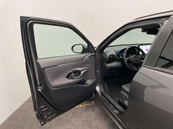 TOYOTA YARIS CROSS I - voiture d'occasion - Photo 19