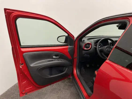 TOYOTA AYGO X - voiture d'occasion - Photo 19