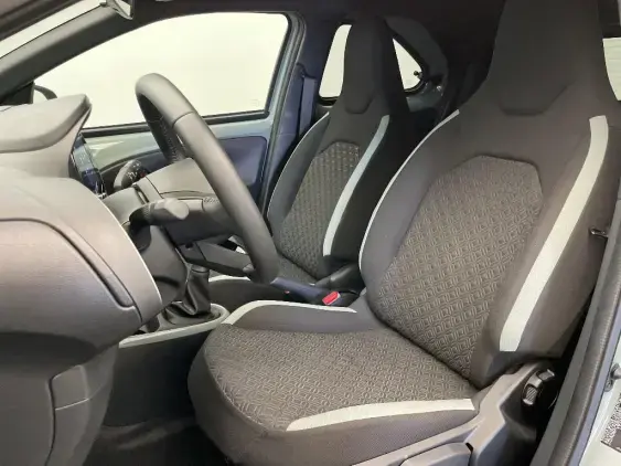 TOYOTA AYGO X - voiture d'occasion - Photo 18