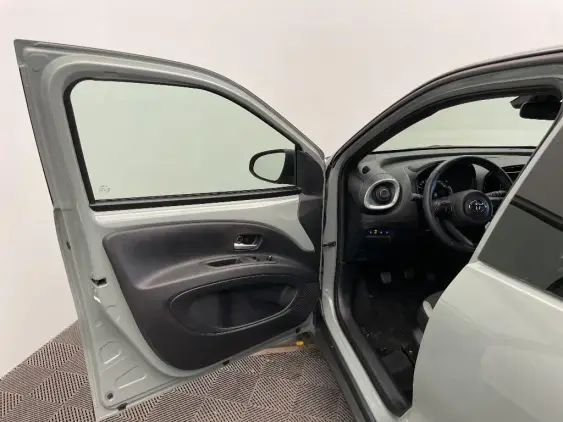 TOYOTA AYGO X - voiture d'occasion - Photo 19