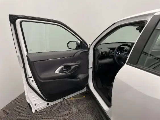 TOYOTA YARIS CROSS I - voiture d'occasion - Photo 19