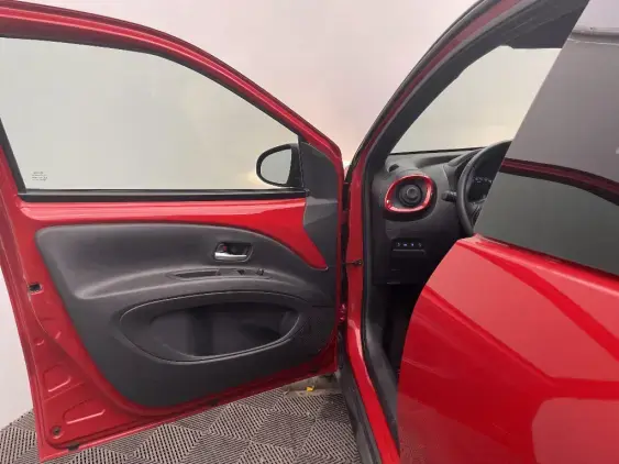 TOYOTA AYGO X - voiture d'occasion - Photo 19