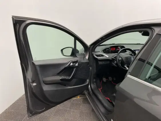 PEUGEOT 208 - voiture d'occasion - Photo 19