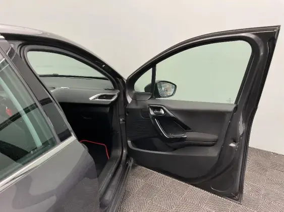 PEUGEOT 208 - voiture d'occasion - Photo 20