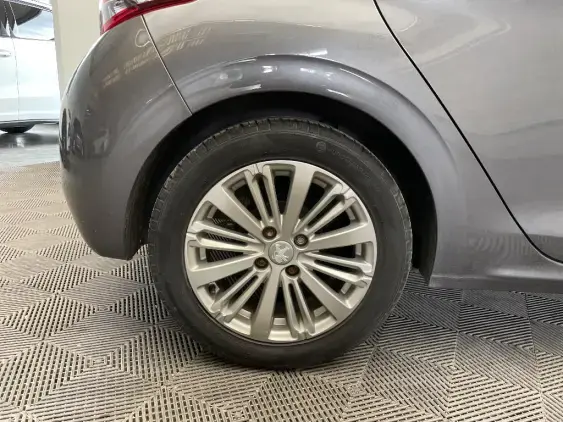 PEUGEOT 208 - voiture d'occasion - Photo 24