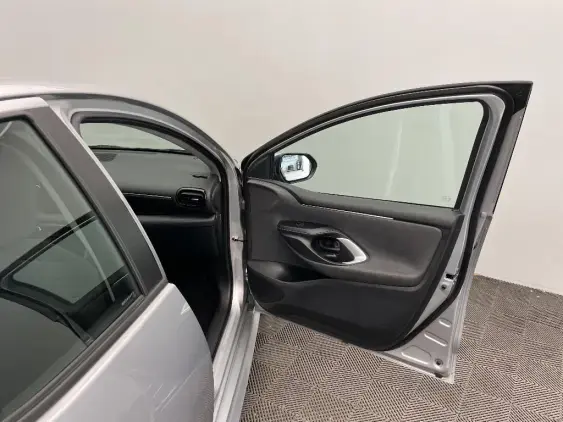 TOYOTA YARIS IV - voiture d'occasion - Photo 20