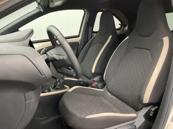 TOYOTA AYGO X - voiture d'occasion - Photo 18