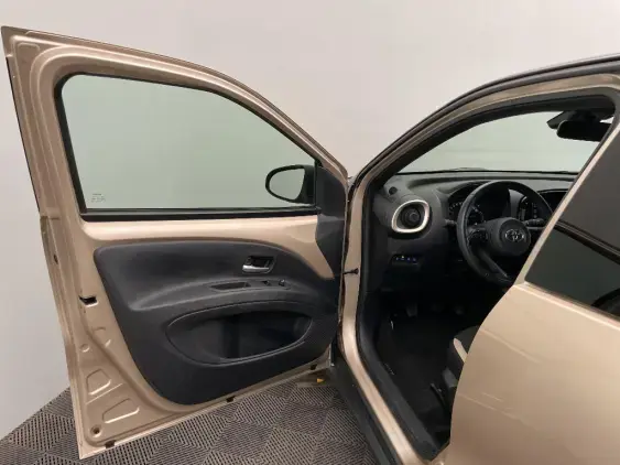 TOYOTA AYGO X - voiture d'occasion - Photo 19
