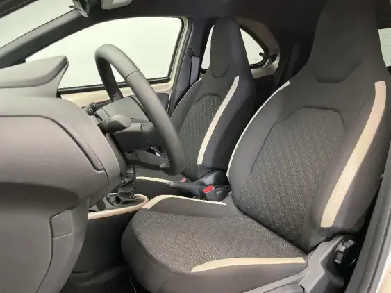 TOYOTA AYGO X - voiture d'occasion - Photo 18