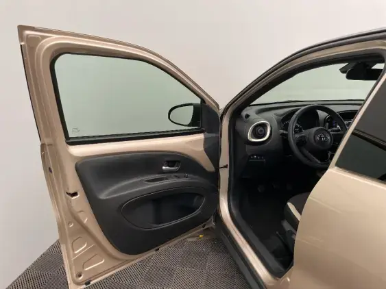 TOYOTA AYGO X - voiture d'occasion - Photo 19
