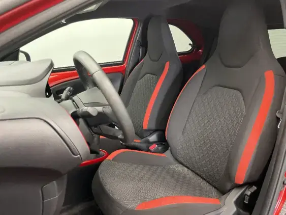 TOYOTA AYGO X - voiture d'occasion - Photo 18