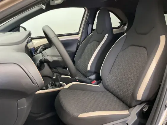 TOYOTA AYGO X - voiture d'occasion - Photo 18
