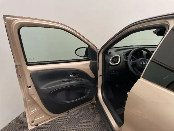 TOYOTA AYGO X - voiture d'occasion - Photo 19