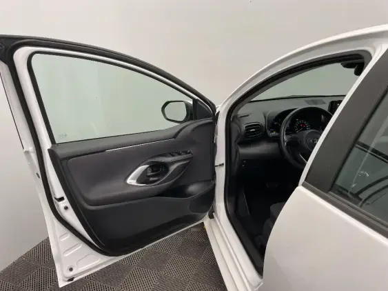 TOYOTA YARIS IV - voiture d'occasion - Photo 19