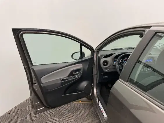 TOYOTA YARIS III - voiture d'occasion - Photo 19
