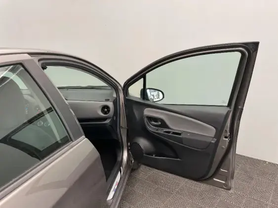 TOYOTA YARIS III - voiture d'occasion - Photo 20