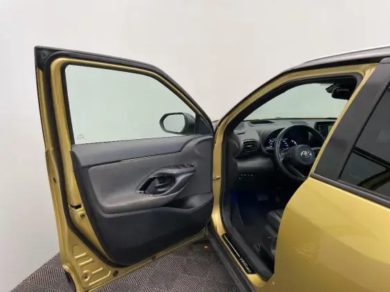 TOYOTA YARIS CROSS I - voiture d'occasion - Photo 19