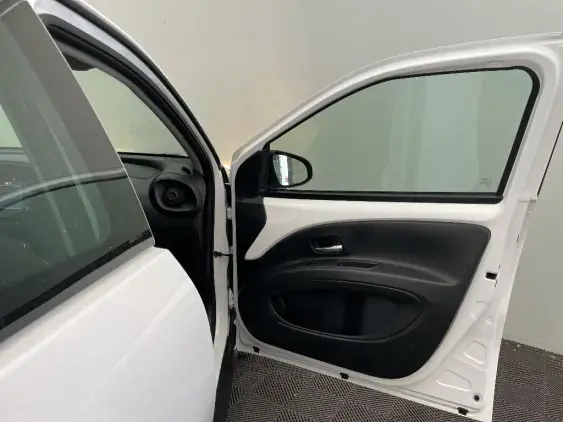 TOYOTA AYGO X - voiture d'occasion - Photo 20