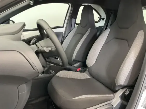TOYOTA AYGO X - voiture d'occasion - Photo 15