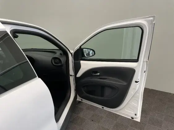 TOYOTA AYGO X - voiture d'occasion - Photo 17