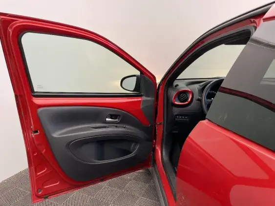 TOYOTA AYGO X - voiture d'occasion - Photo 19