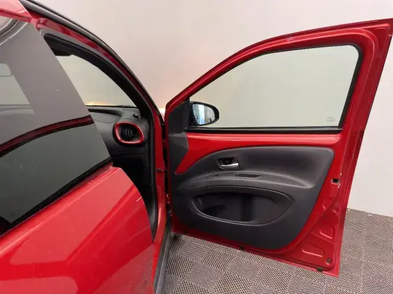 TOYOTA AYGO X - voiture d'occasion - Photo 20