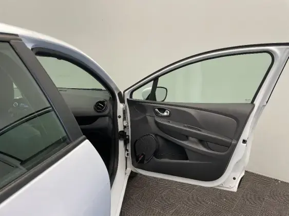 RENAULT CLIO IV - voiture d'occasion - Photo 20