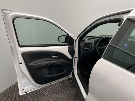 TOYOTA AYGO X - voiture d'occasion - Photo 19