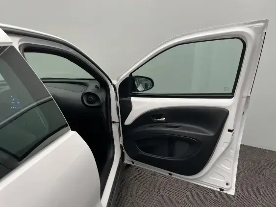 TOYOTA AYGO X - voiture d'occasion - Photo 20