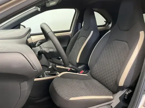 TOYOTA AYGO X - voiture d'occasion - Photo 18