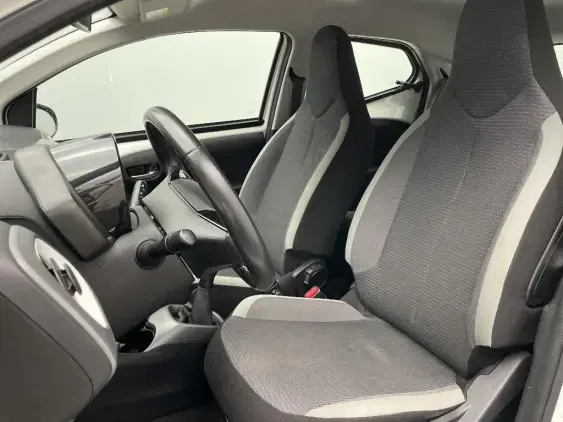 TOYOTA AYGO II - voiture d'occasion - Photo 18