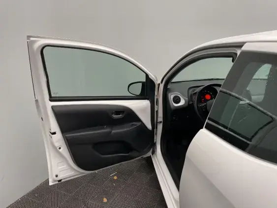 TOYOTA AYGO II - voiture d'occasion - Photo 19