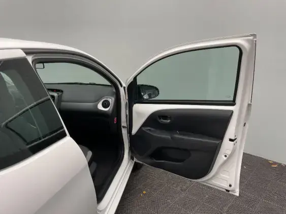 TOYOTA AYGO II - voiture d'occasion - Photo 20