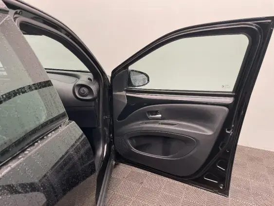 TOYOTA AYGO X - voiture d'occasion - Photo 20