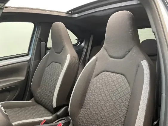 TOYOTA AYGO X - voiture d'occasion - Photo 18