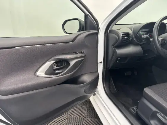 TOYOTA YARIS IV - voiture d'occasion - Photo 19