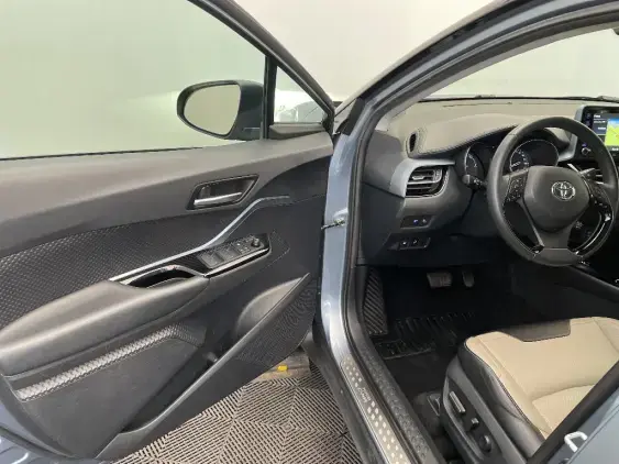 TOYOTA C-HR - voiture d'occasion - Photo 19