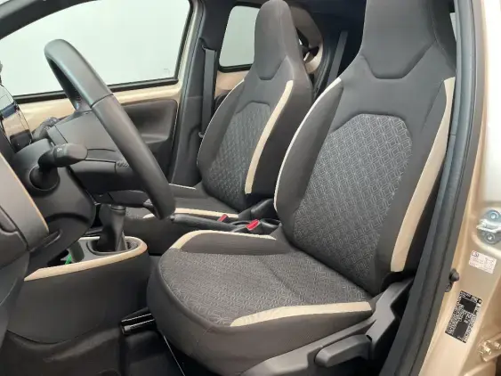 TOYOTA AYGO X - voiture d'occasion - Photo 17