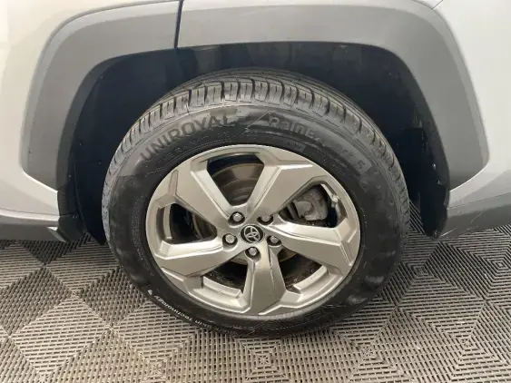 TOYOTA RAV4 V - voiture d'occasion - Photo 24