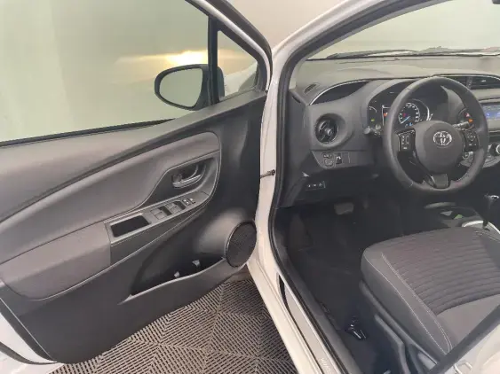 TOYOTA YARIS III - voiture d'occasion - Photo 19